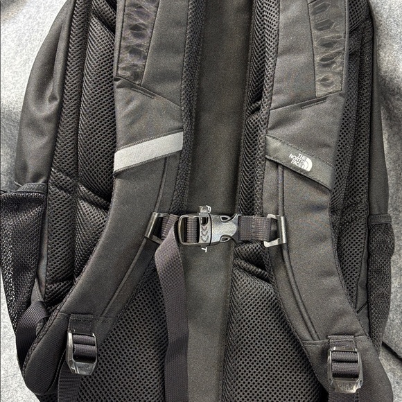 The North Face Ground Work adjustable Black Backpack with embroidered Logo - Picture 8 of 15